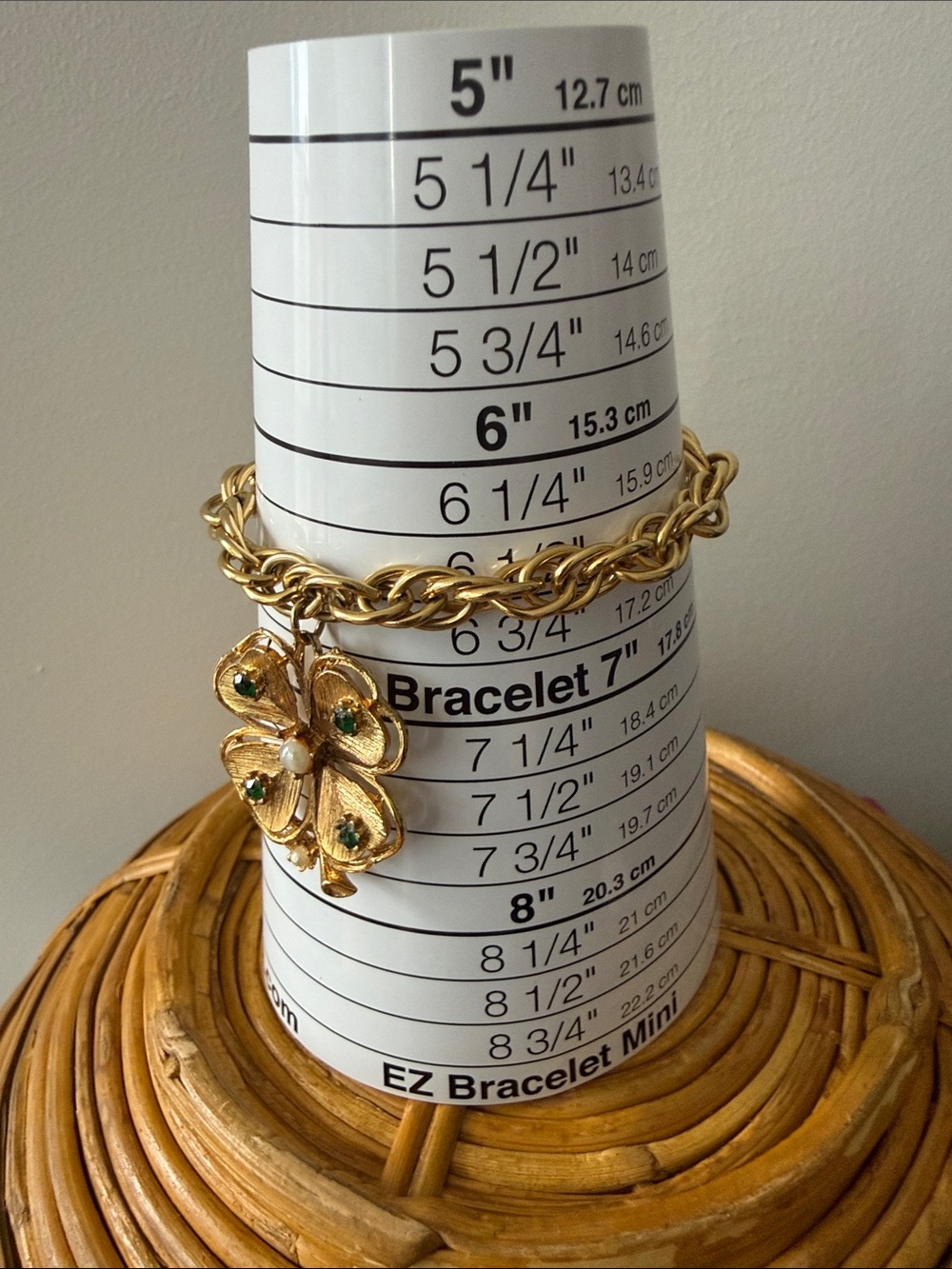 Vintage Gold Tone Open Link Charm Bracelet with 4 Leaf Clover Charm. - Picture 5 of 5